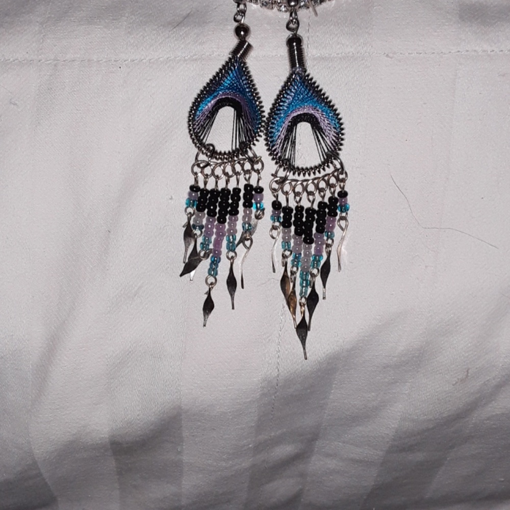 SOLD PUT😊 Blue Beaded dangle ear rings - Picture 1 of 3